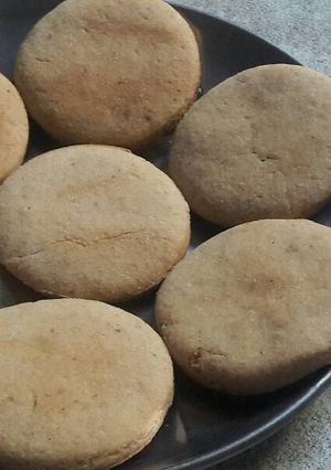 A picture of Wheat flour cookies very crispy.