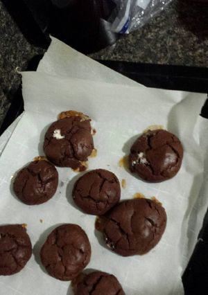 A picture of Sugar-free ish chocolate surprise cookies .