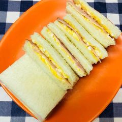 A picture of Egg & Ham sandwich.