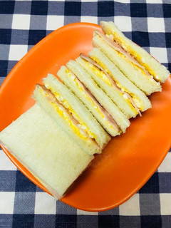 A picture of Egg & Ham sandwich.