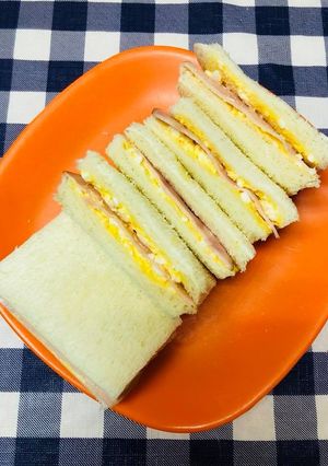 A picture of Egg & Ham sandwich.