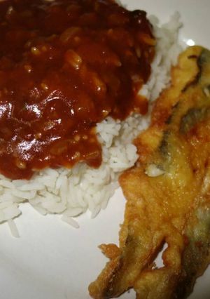 A picture of Rice and Fried Fish.