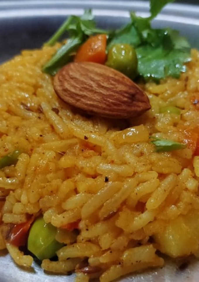 વેજ પુલાવ (Veg Pulao Recipe In Gujarati) રેસીપી મુખ્ય ફોટો