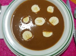 Una foto de Crema de lentejas con chile ancho al estilo de LuzMa