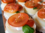 Una foto de aperitivo de palmitos