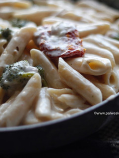 A picture of Vegetarian White sauce cream cheese pasta.