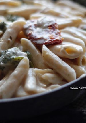 A picture of Vegetarian White sauce cream cheese pasta.