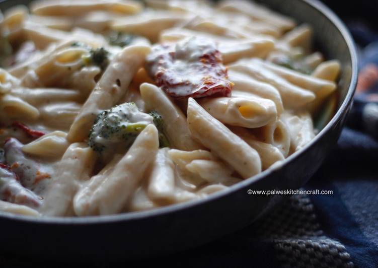 Simple Way to Prepare Quick Vegetarian White sauce cream cheese pasta