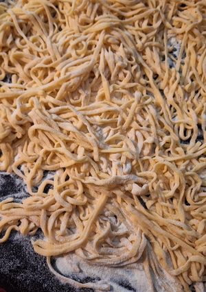 Una foto de Tallarines caseros de semolín y huevo