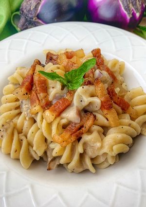A picture of Pasta with Eggplant Cream and Crispy Guanciale.