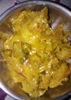 A picture of Patta gobhi with matar ki sabji.