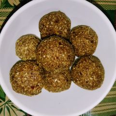 A picture of Flax seeds laddu.