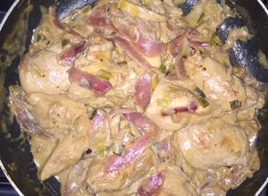 Una foto de Pollo al puerro