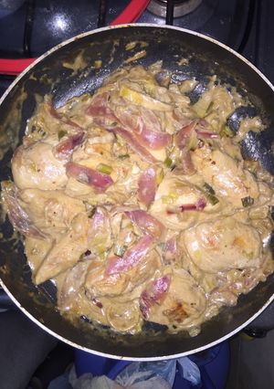 Una foto de Pollo al puerro