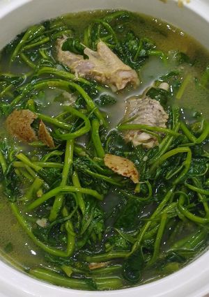 Hình của món Vịt nấu sấu, rau muống.