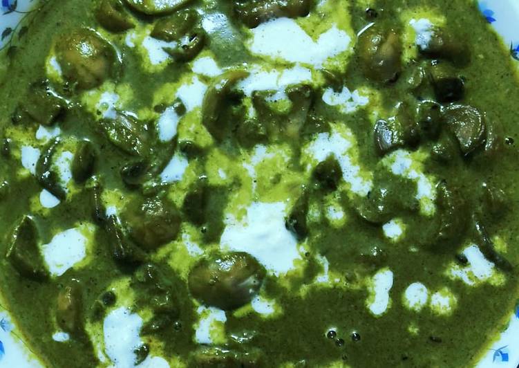 Recipe of Favorite Palak Mushroom(with out onion and garlic)