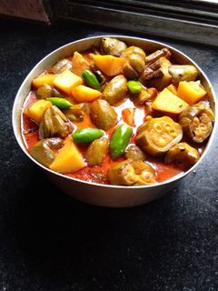 আলু পটলের ডালনা রেসিপির প্রধান ছবি