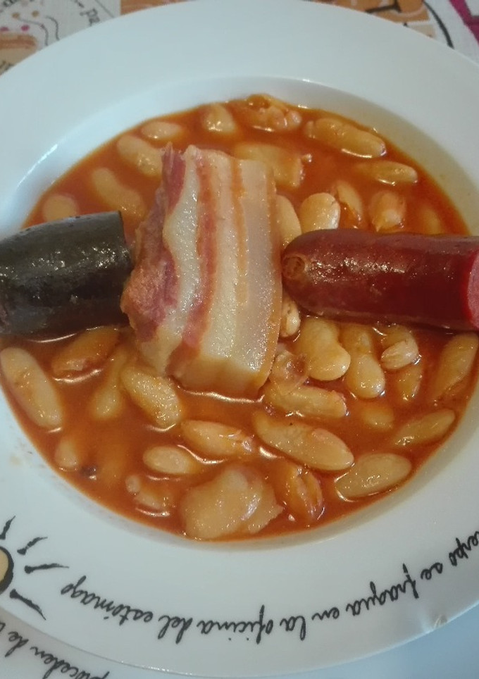 Una foto de Fabada asturiana