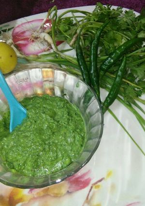 A picture of 5 ingredients chutney.
