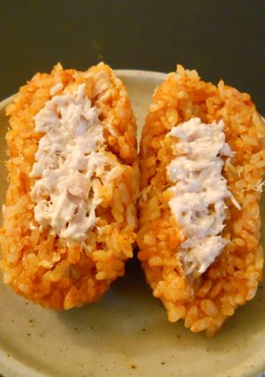 A picture of Tuna Mayo Gochujang Onigiri Ver.2.