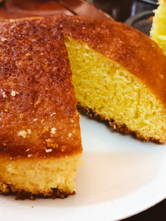 A picture of Honey Lemon Cake.
