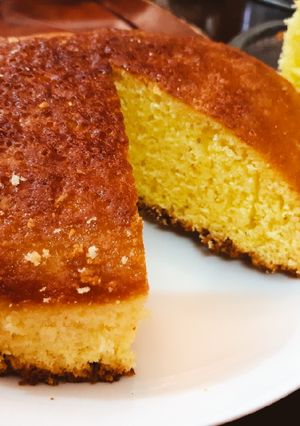 A picture of Honey Lemon Cake.