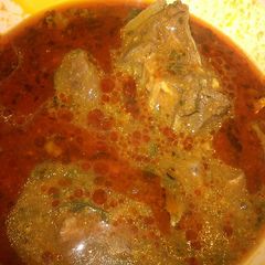 A picture of Obgono soup with beef and ice fish.