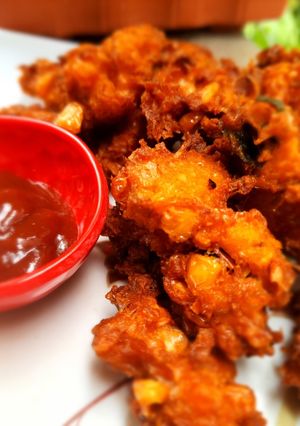 कुरकुरीत काॅर्न पकोडा (corn pakoda recipe in marathi) रेसिपी चे मुख्य फोटो 