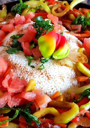 Una foto de Ensalada tibia de vegetales y couz couz