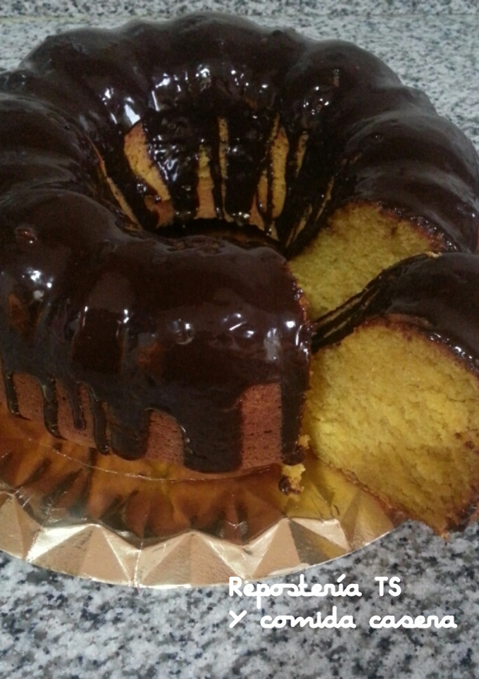 Una foto de Bizcocho de calabaza con cobertura de chocolate
