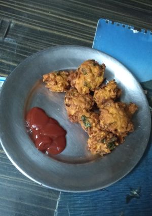 મેગીનાં ભજીયા (Maggi Bhajiya Recipe In Gujarati) રેસીપી મુખ્ય ફોટો