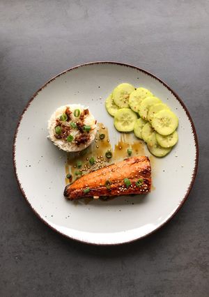 Teriyaki Lachs mit asiatischem Gurkensalat Rezepthauptbild