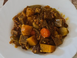 Seitán al curry con manzana y lentejas