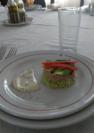 Una foto de Timbal de atún con palta
