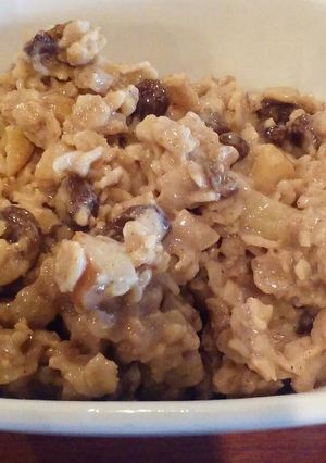 A picture of Apple Pie Oatmeal.