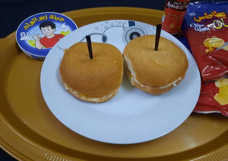 Spicy cheez,hot sauce, chips π Burger π