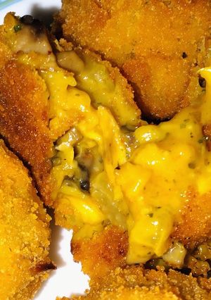 Una foto de Croquetas de muslo de pollo y champiñones