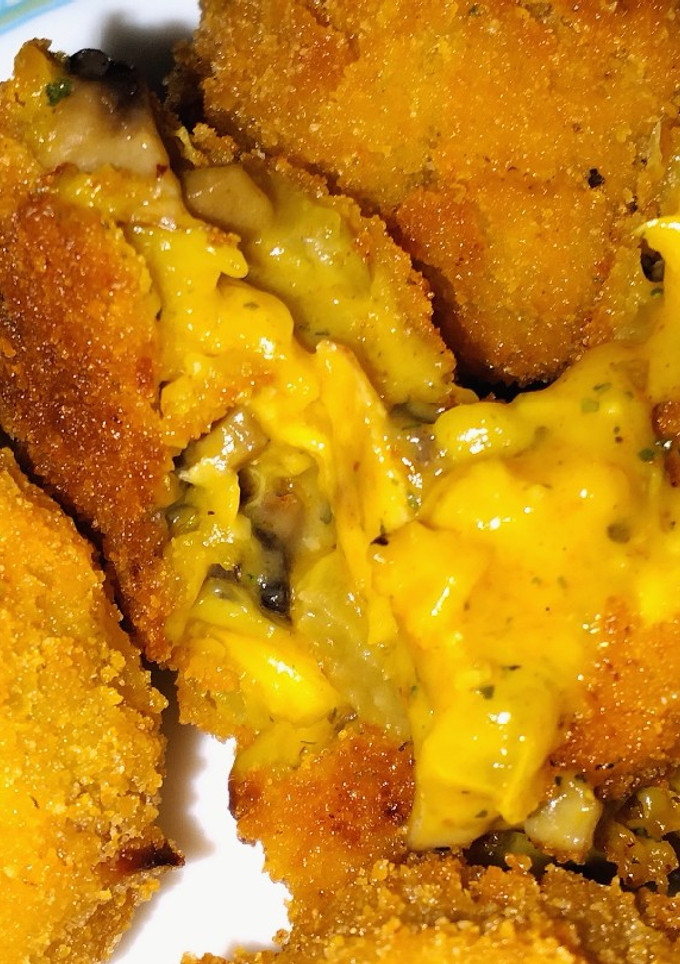 Una foto de Croquetas de muslo de pollo y champiñones
