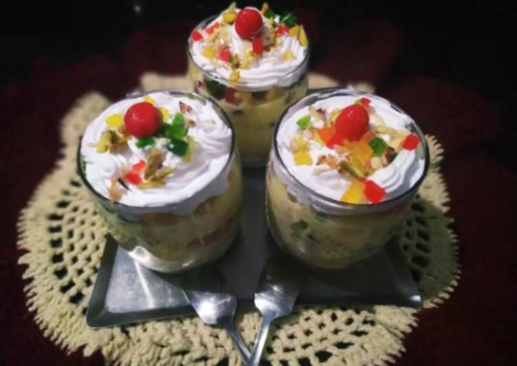 Fruits custard trifle