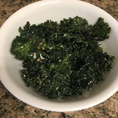 A picture of Dehydrated Kale Chips.