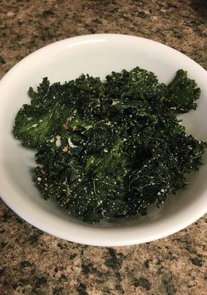 A picture of Dehydrated Kale Chips.