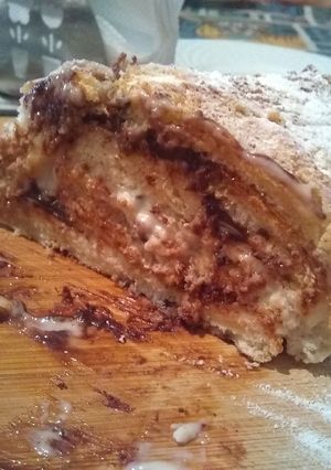 Una foto de Pastel de queso con chispas de chocolate y tostadas francesas