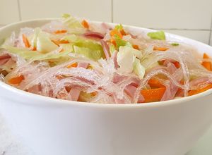 Foto principal de Ensalada china con salsa blanca agridulce