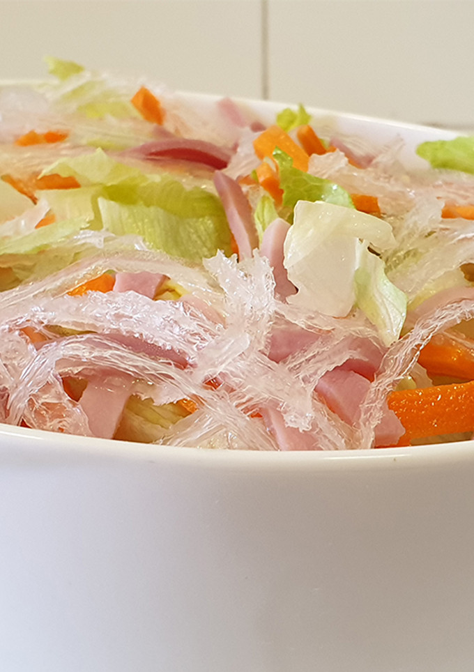 Una foto de Ensalada china con salsa blanca agridulce