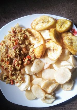A picture of Chips with egg sauce.