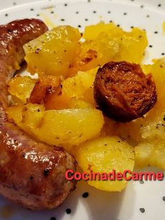 Una foto de Butifarra asada con patatas y chorizo picante