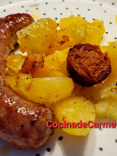 Una foto de Butifarra asada con patatas y chorizo picante