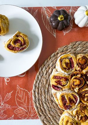 Une photo de Cinnamon Pumpkin Rolls