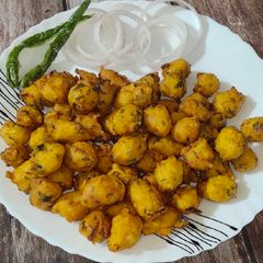 A picture of Moongode(Moong dal ke pakode).