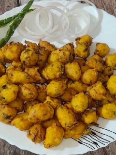 A picture of Moongode(Moong dal ke pakode).